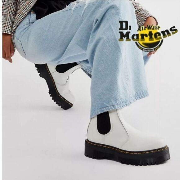 White Dr. Martens 2976 Quad Chelsea Boot Size 7 NWT AirWair - Picture 13 of 13
